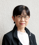 草野ちづ 副校長